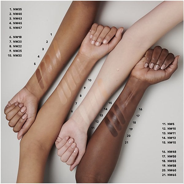 MAC MAC Studio Radiance Serum Powered Foundation 30ml (Various Shades) Solo un giorno rimasto