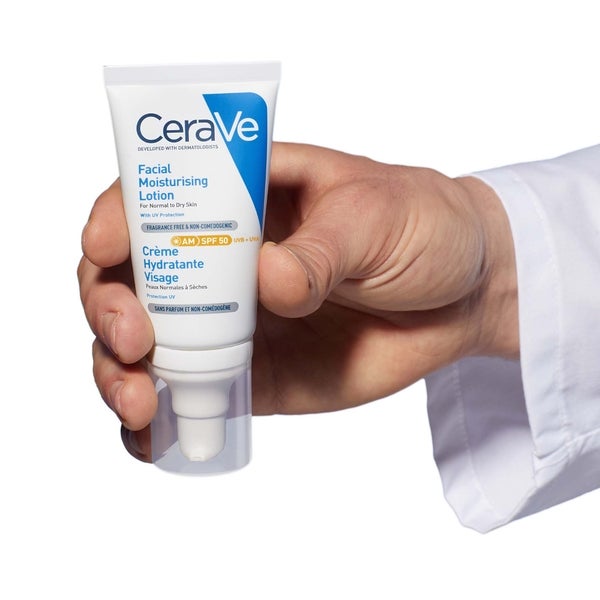 CeraVe CeraVe AM Lozione Idratante Viso SPF50 per Pelle da Normale a Secca 52ml Comprane uno, ottenene uno gratis