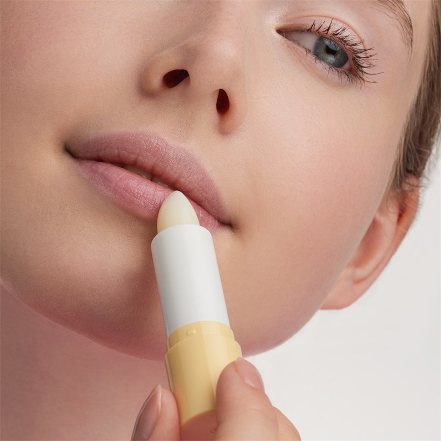 Essence Cura delle labbra Lip Care HYDRA OIL CORE BALM 2025