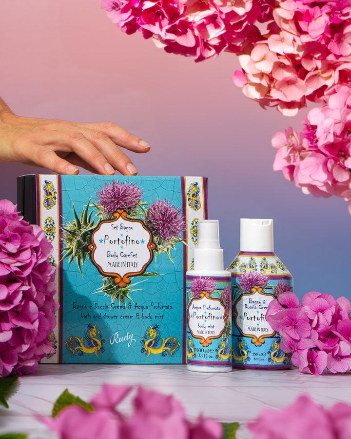 Rudy Profumi Scatola regalo con Bagno & Doccia Schiuma 250 mL + Acqua Profumata 100 mLLe Maioliche di RudyLinea Portofino Online