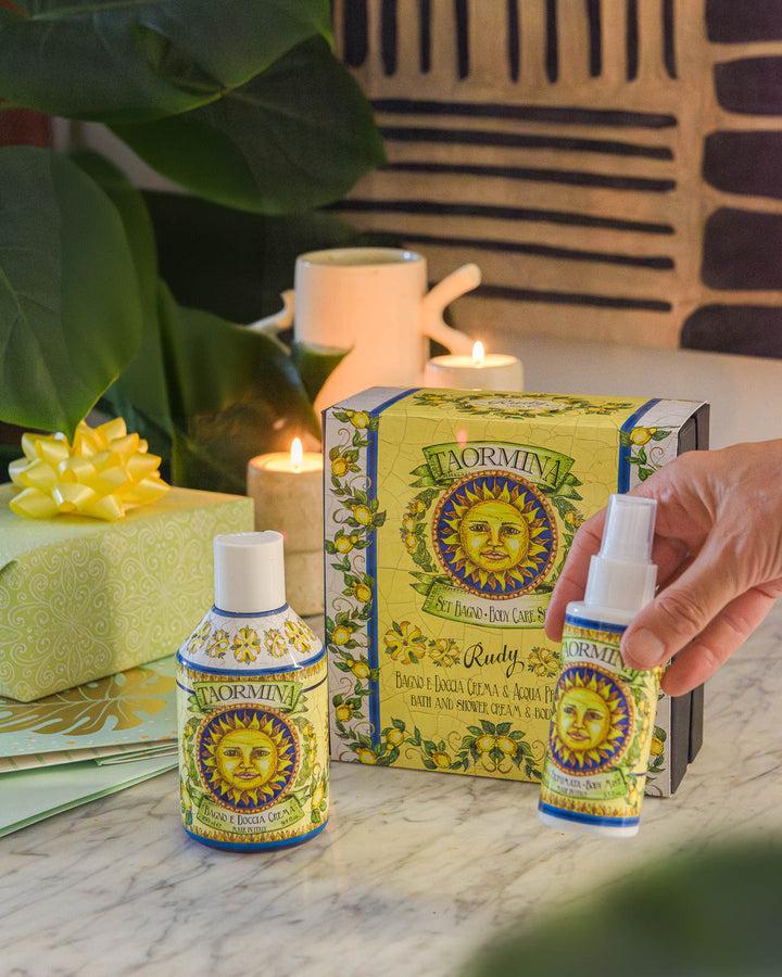 Rudy Profumi Scatola regalo con Bagno & Doccia Schiuma 250 mL + Acqua Profumata 100 mLLe Maioliche di RudyLinea Taormina Rilascio limitato